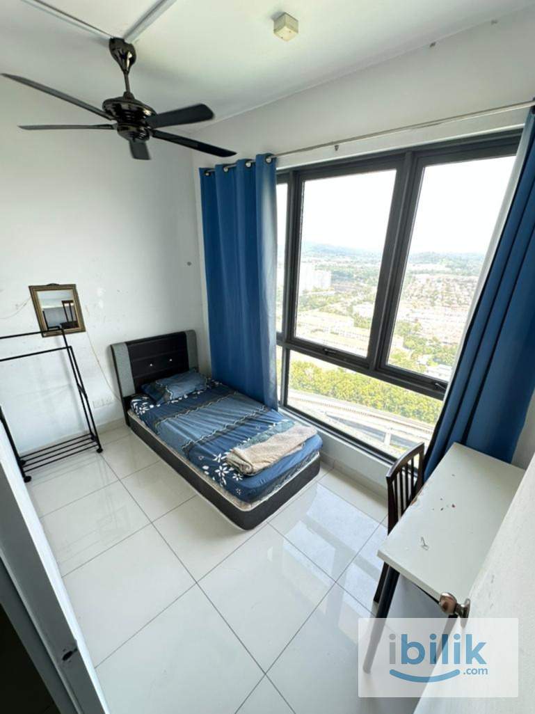 Mid Room Rental aircond wifi washing machine fridge, walk to MRT Putra Permai PY37 near Giant NSK Seri Kembangan - Image 3
