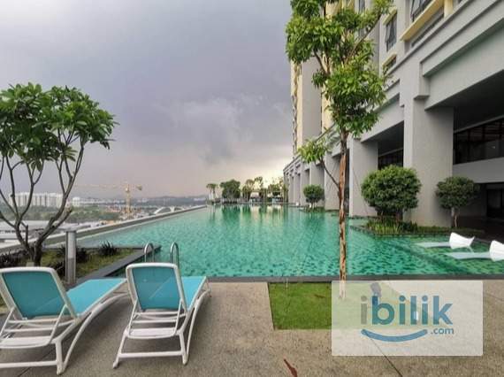 Mid Room Rental aircond wifi washing machine fridge, walk to MRT Putra Permai PY37 near Giant NSK Seri Kembangan - Image 4
