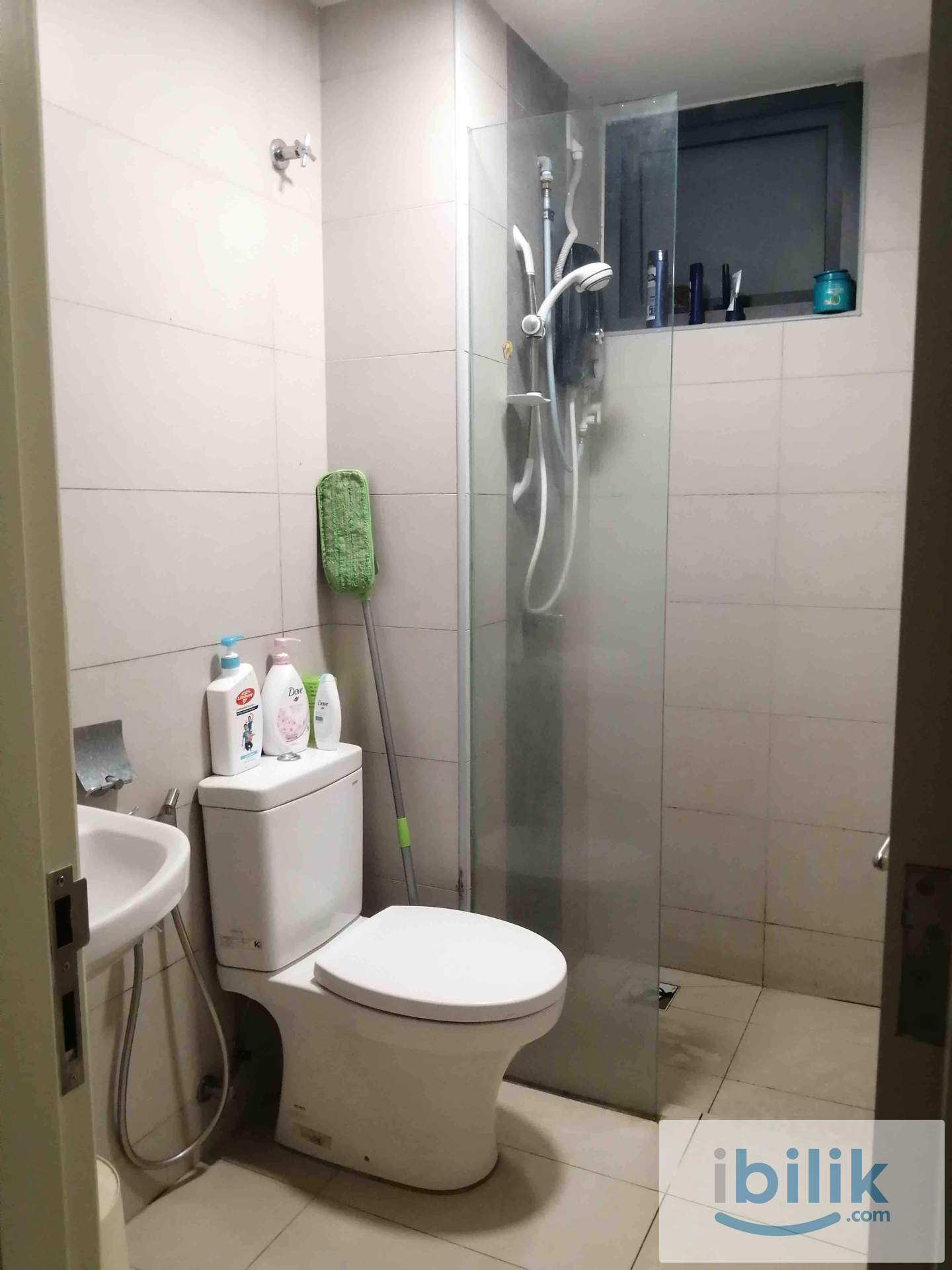  MOVE IN NOW - MALE HOUSE Medium room for rent Sfera Residence, Puchong Seri Kembangan - Image 1