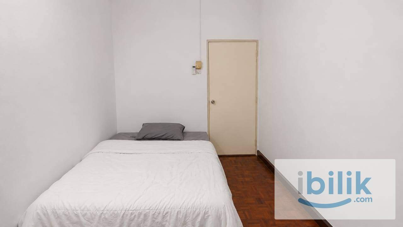 Clean and tidy medium room in taman sea - Image 2