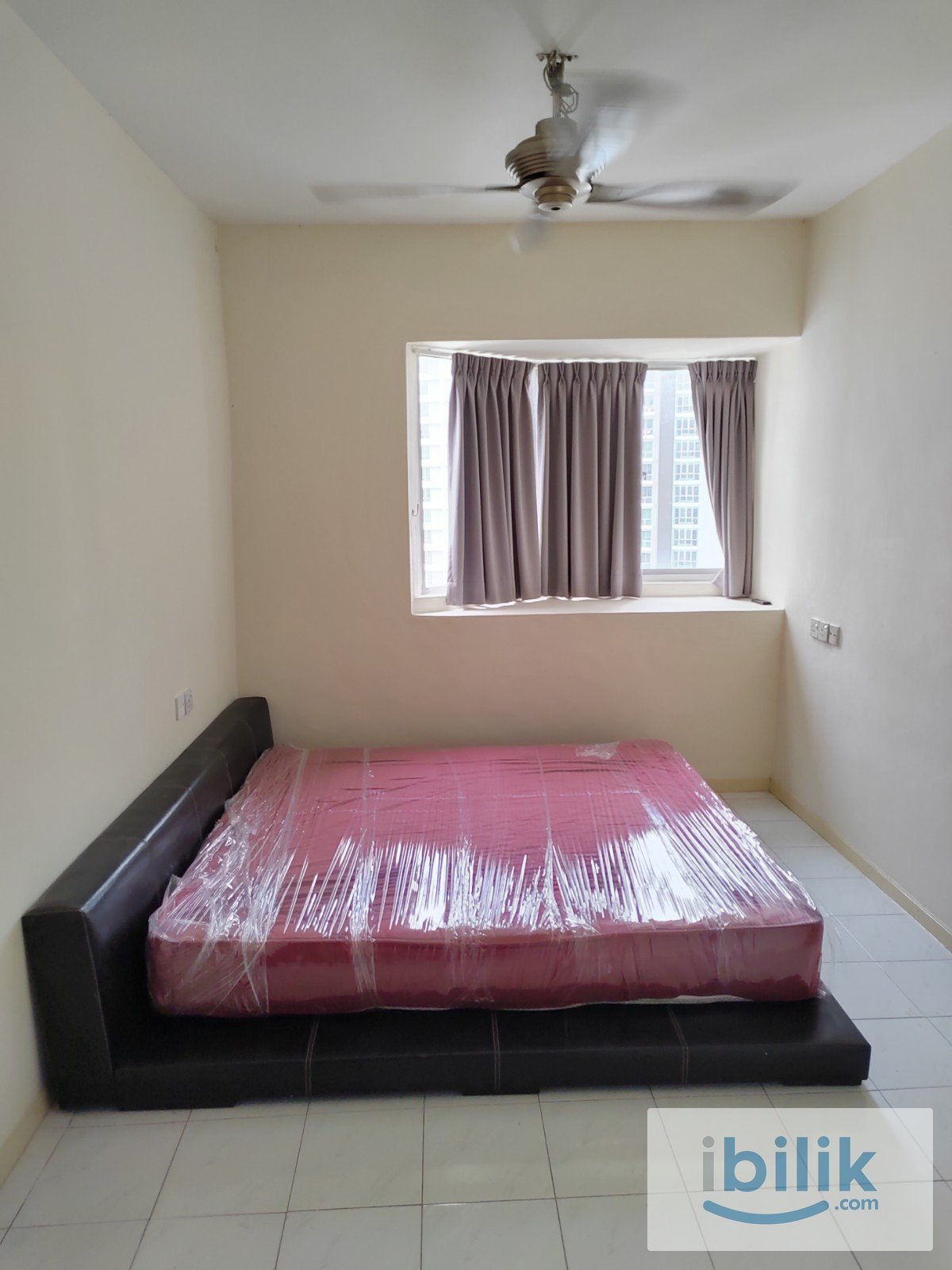 Villa Emas Aircond Master Room included utilities Private Bathroom MIX GENDER - Image 2
