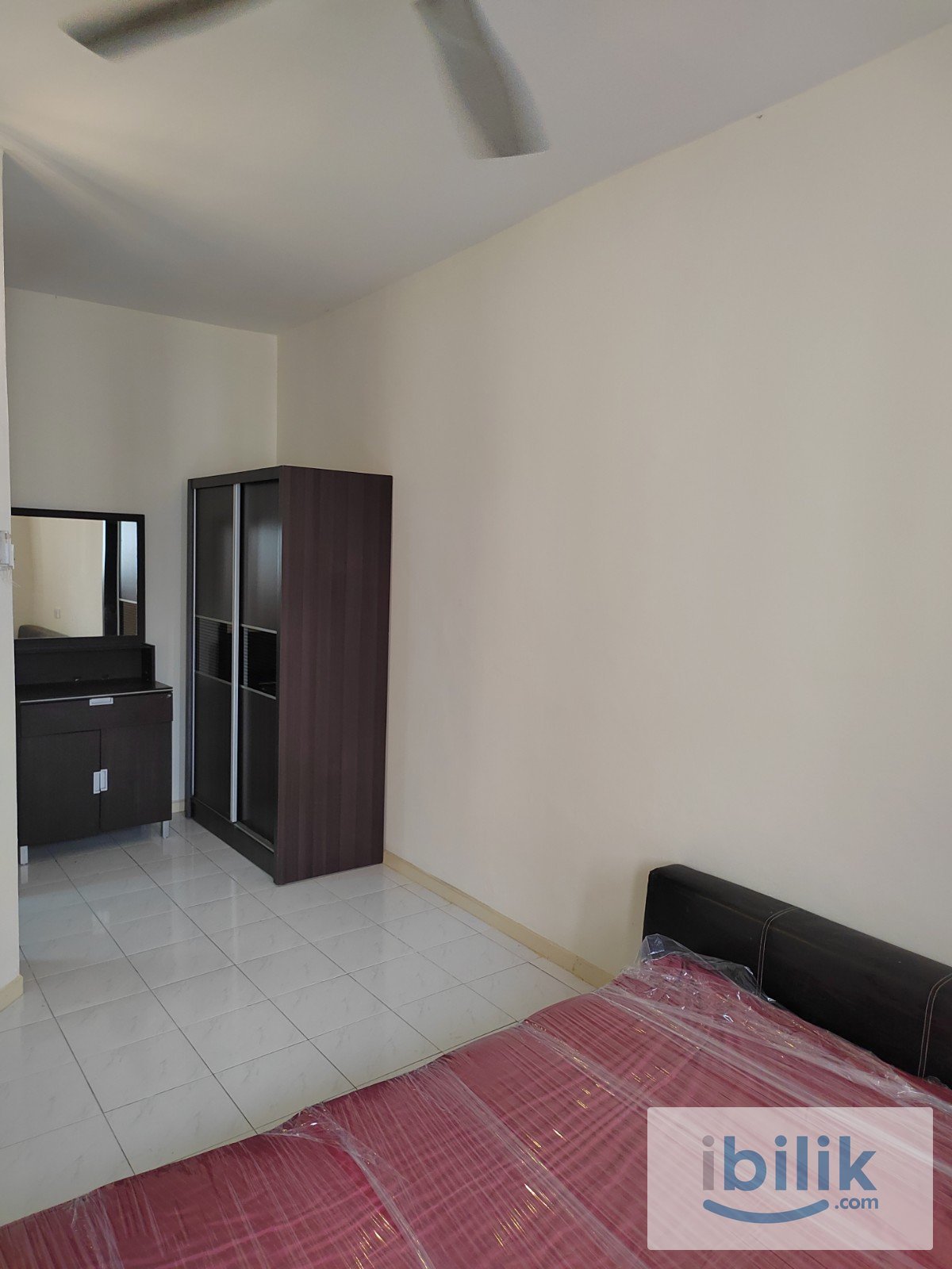 Villa Emas Aircond Master Room included utilities Private Bathroom MIX GENDER - Image 3