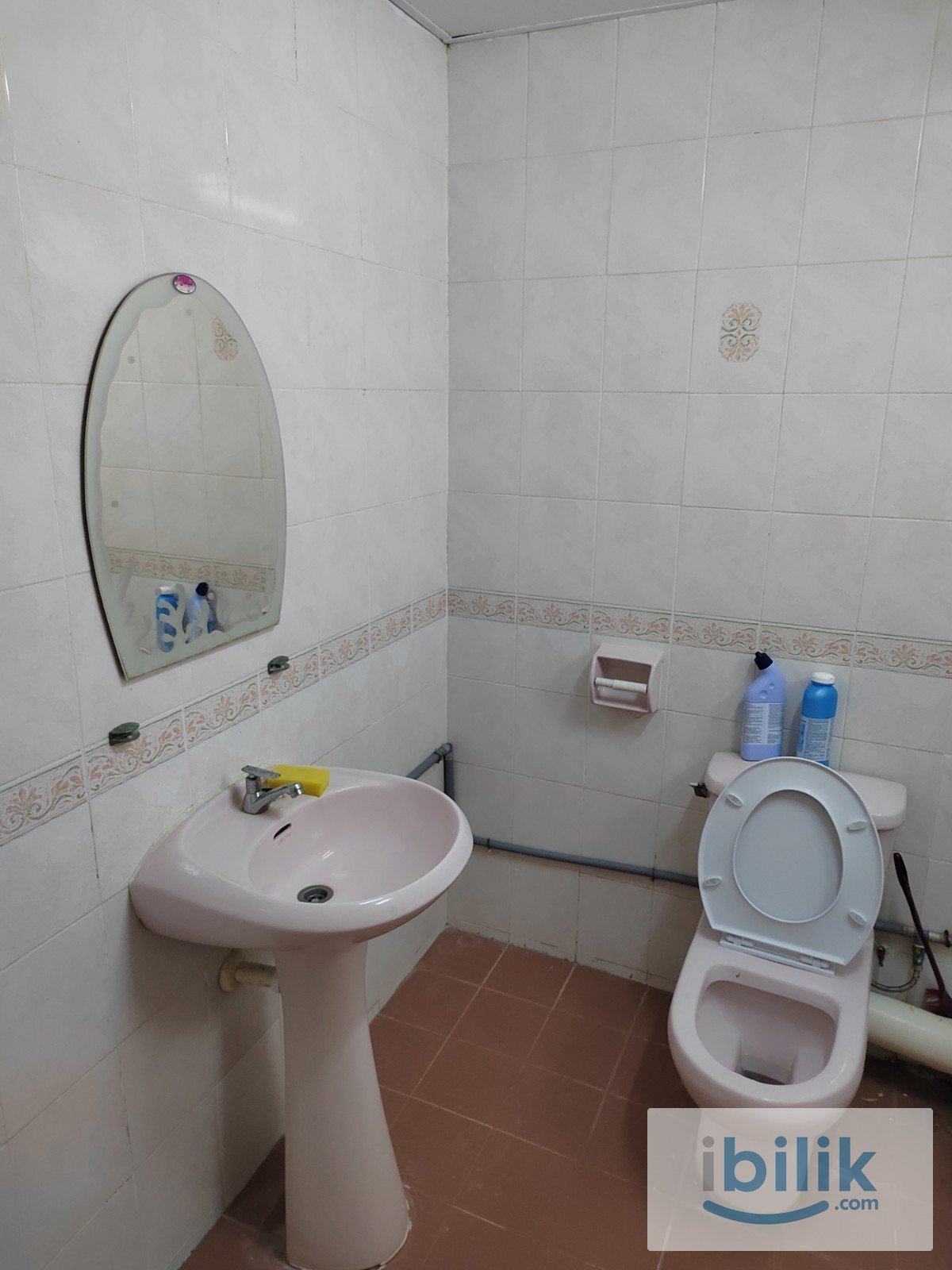 Villa Emas Aircond Master Room included utilities Private Bathroom MIX GENDER - Image 4