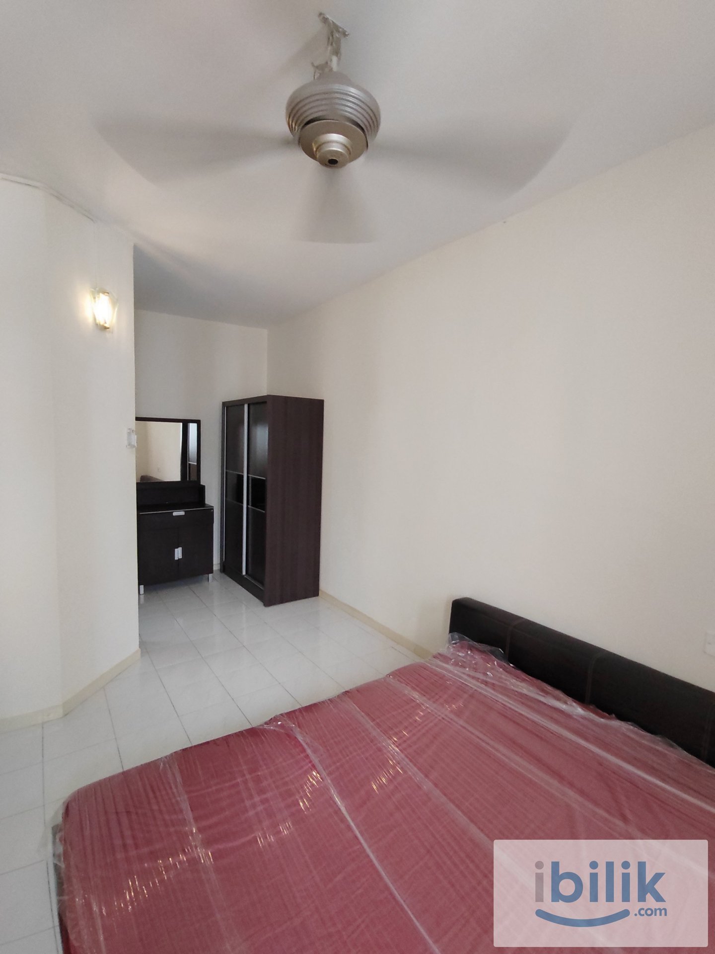 Villa Emas Aircond Master Room included utilities Private Bathroom MIX GENDER - Image 1
