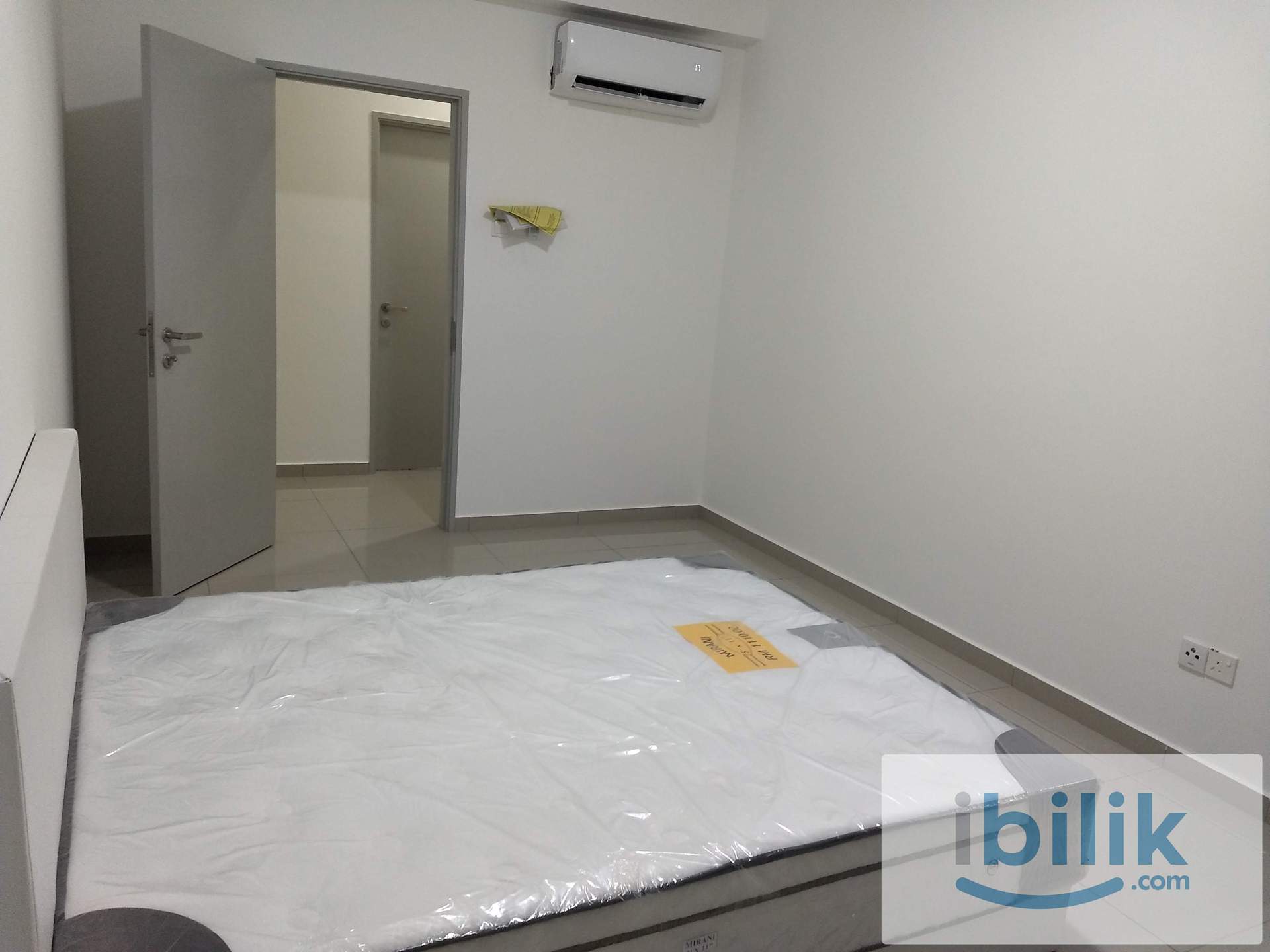 Promenade Aircond furnished Master Room include utilities Private Bathroom MIX GENDER - Image 2