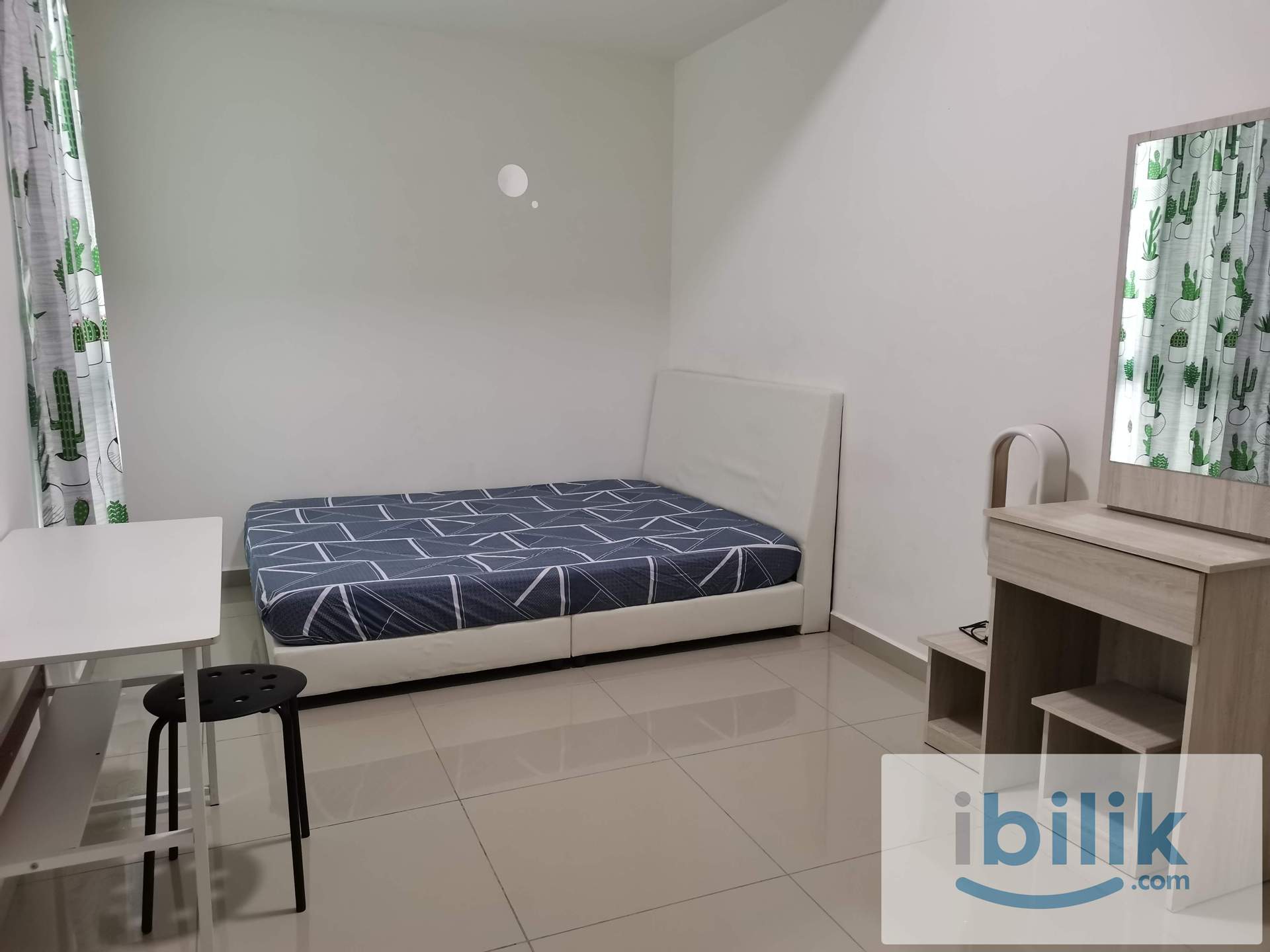 Promenade Aircond furnished Middle Room include utilities shared bathroom MIX GENDER - Image 1