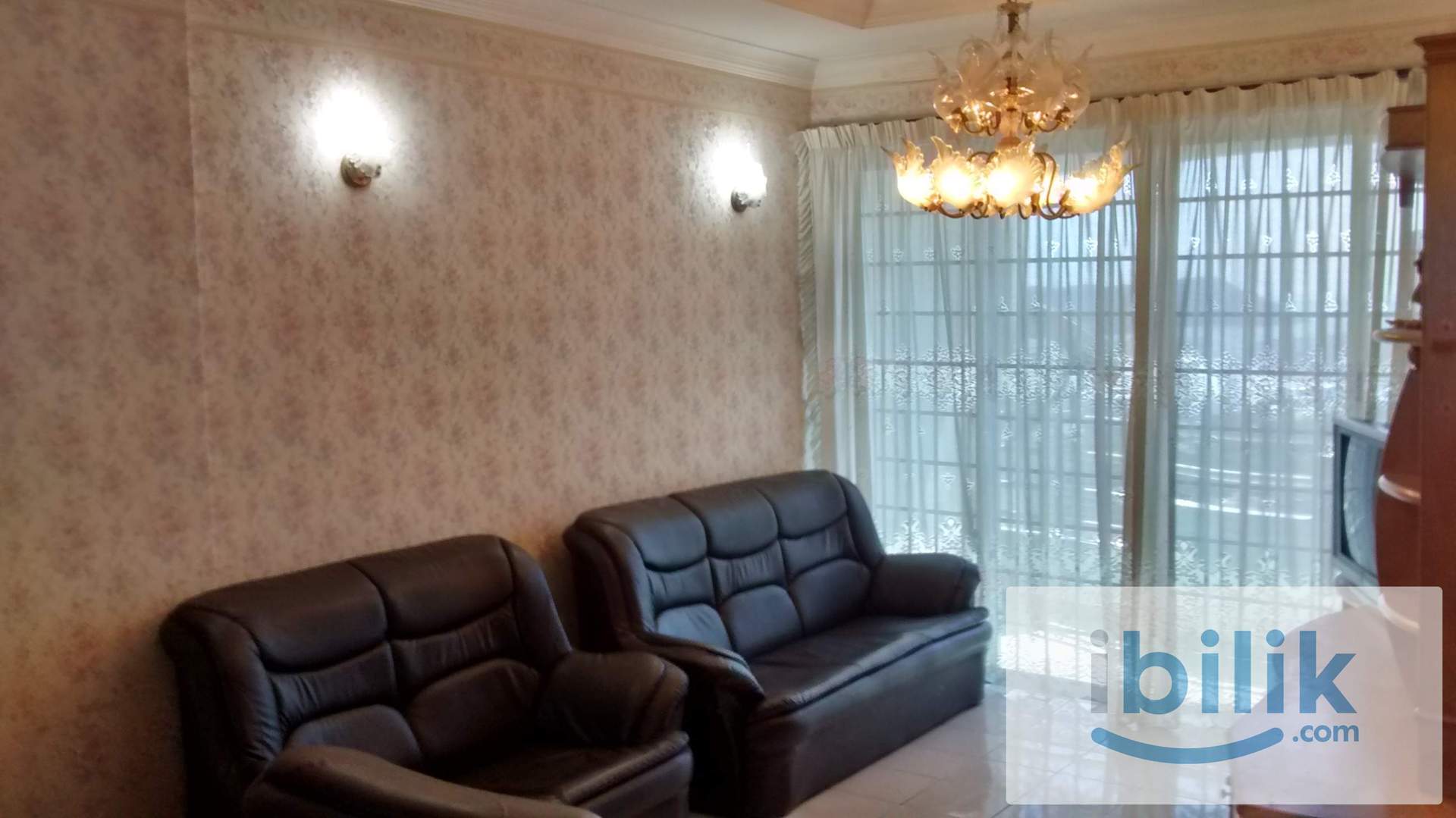 Npark Furnished Aircond Middle Room included utilities share bathroom MIX GENDER - Image 1