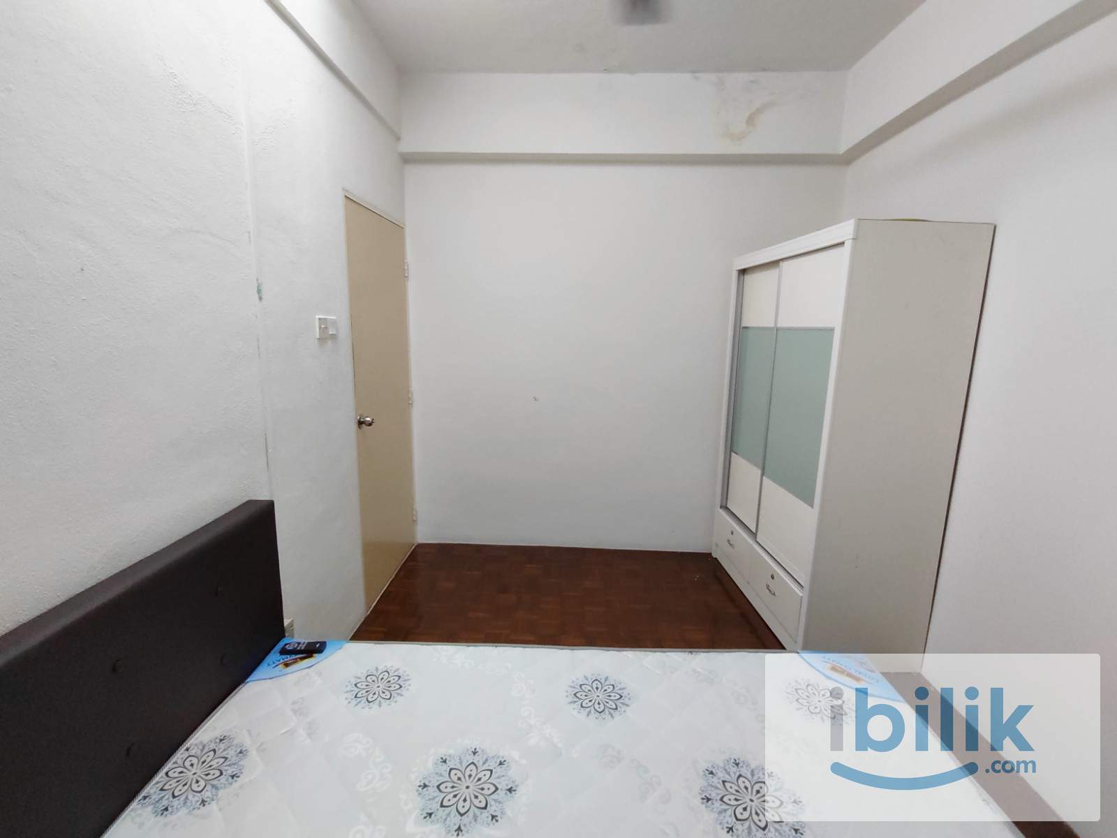Taman Bukit Jambul Apartment furnished Middle Room include utilities - Image 2