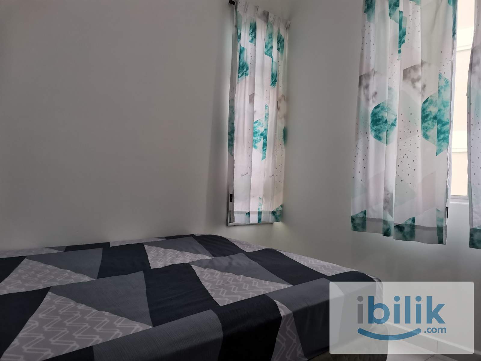 Npark Furnished Middle room Share bathroom included utilities - Image 2