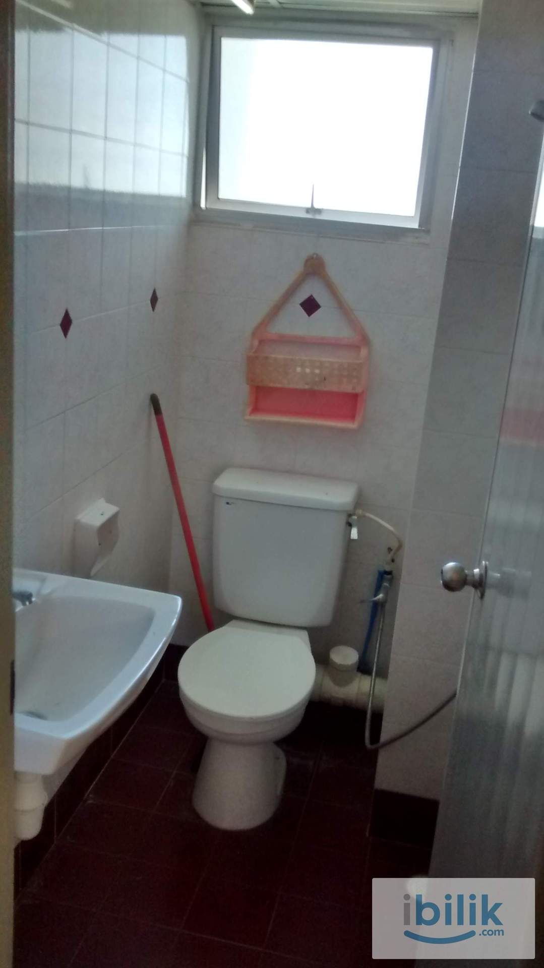 Npark Furnished Middle room Share bathroom included utilities - Image 7