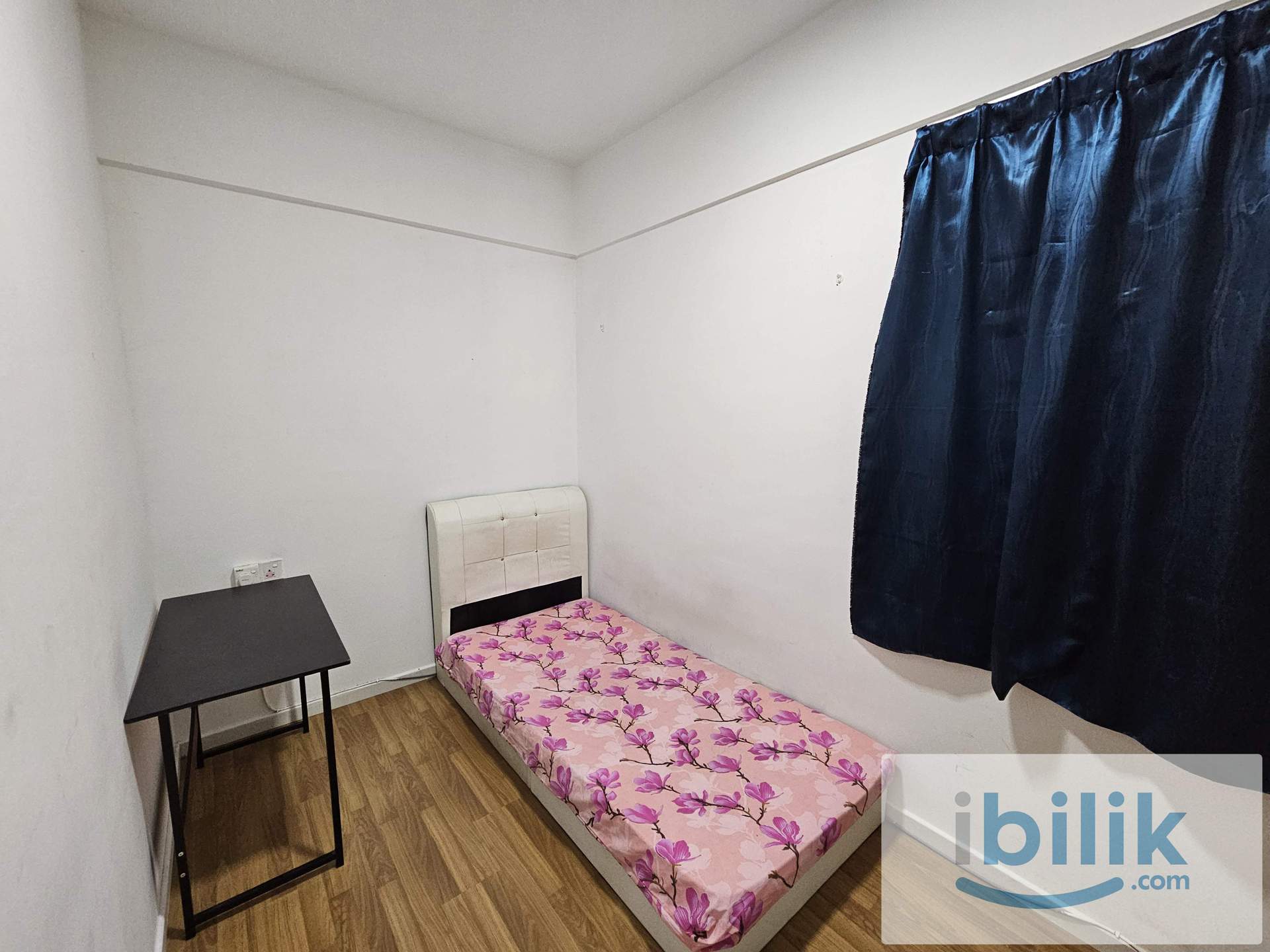 Tri Pinnacle aircond Middle room included utilities shared bathroom female only - Image 2