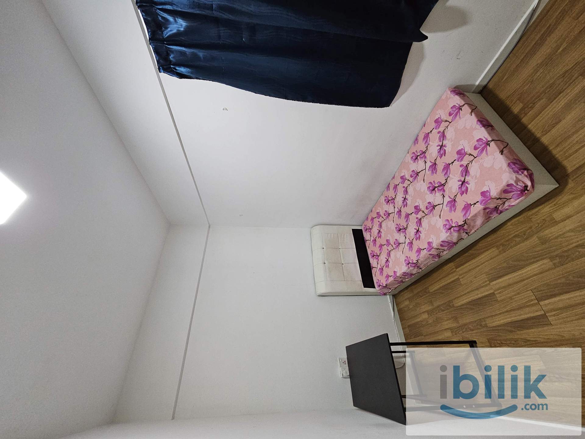 Tri Pinnacle aircond Middle room included utilities shared bathroom female only - Image 3