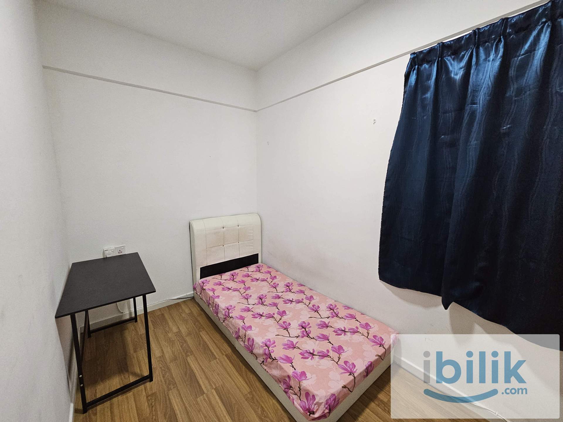 Tri Pinnacle aircond Middle room included utilities shared bathroom female only - Image 4