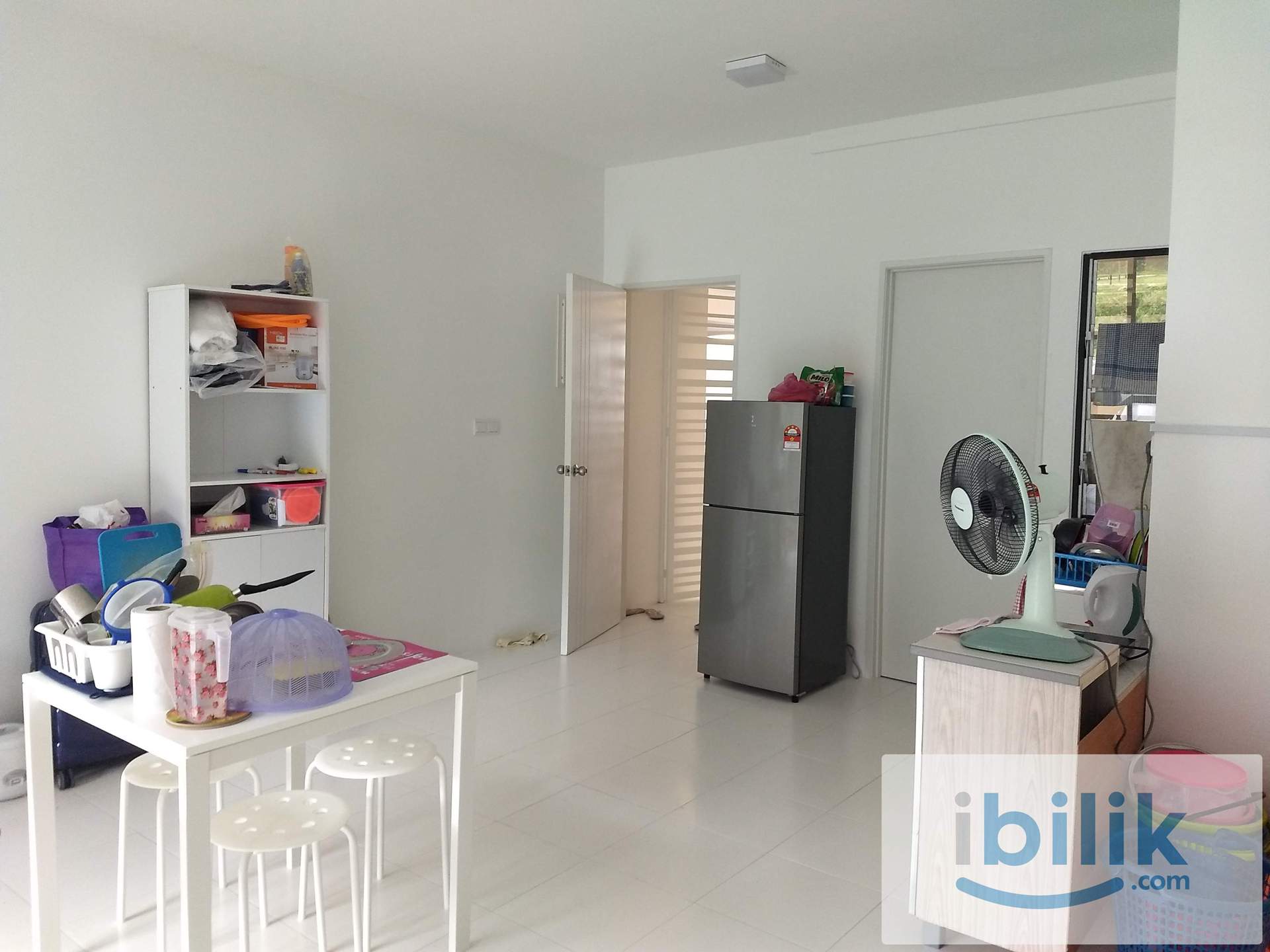 Tri Pinnacle aircond Middle room included utilities shared bathroom female only - Image 7