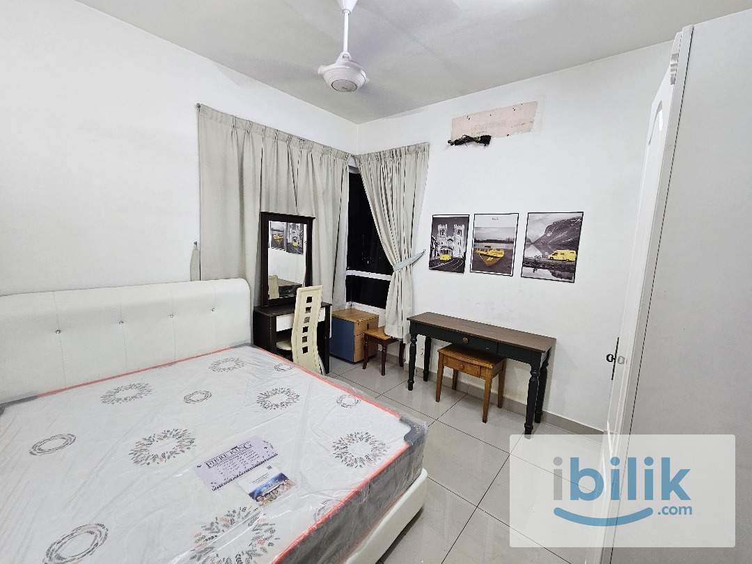 Gurney Park female aircond furnish middle room included utilities - Image 1