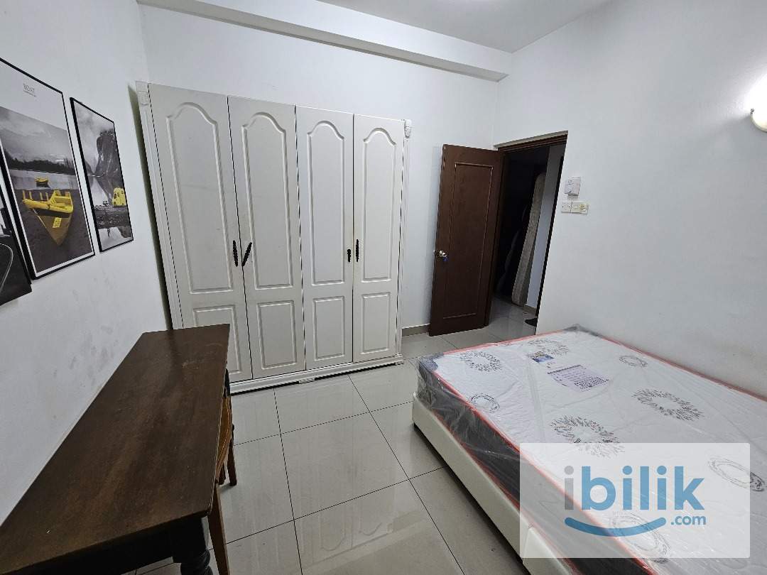 Gurney Park female aircond furnish middle room included utilities - Image 2