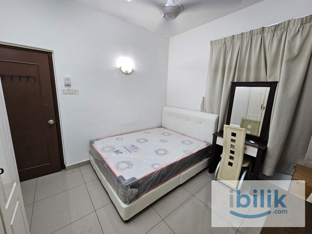 Gurney Park female aircond furnish middle room included utilities - Image 3