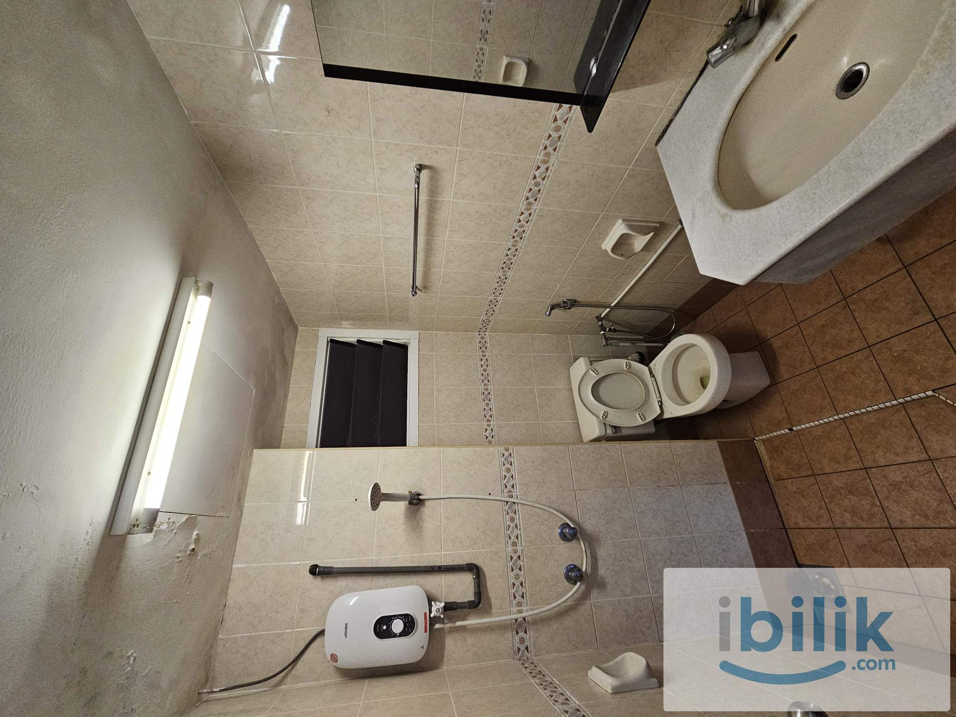 Gurney Park aircond furnish single room included utilities - Image 4