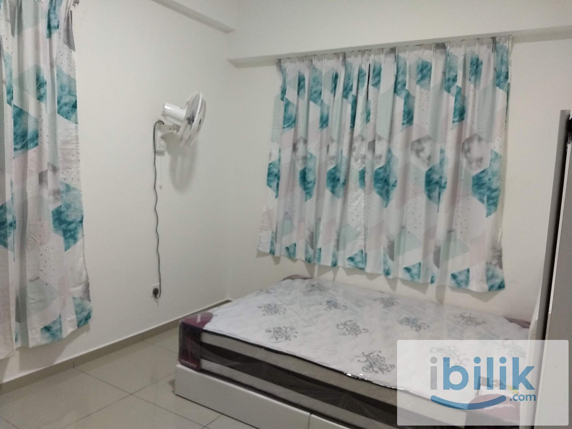 Promenade Aircond furnished Middle Room include utilities shared bathroom - Image 1