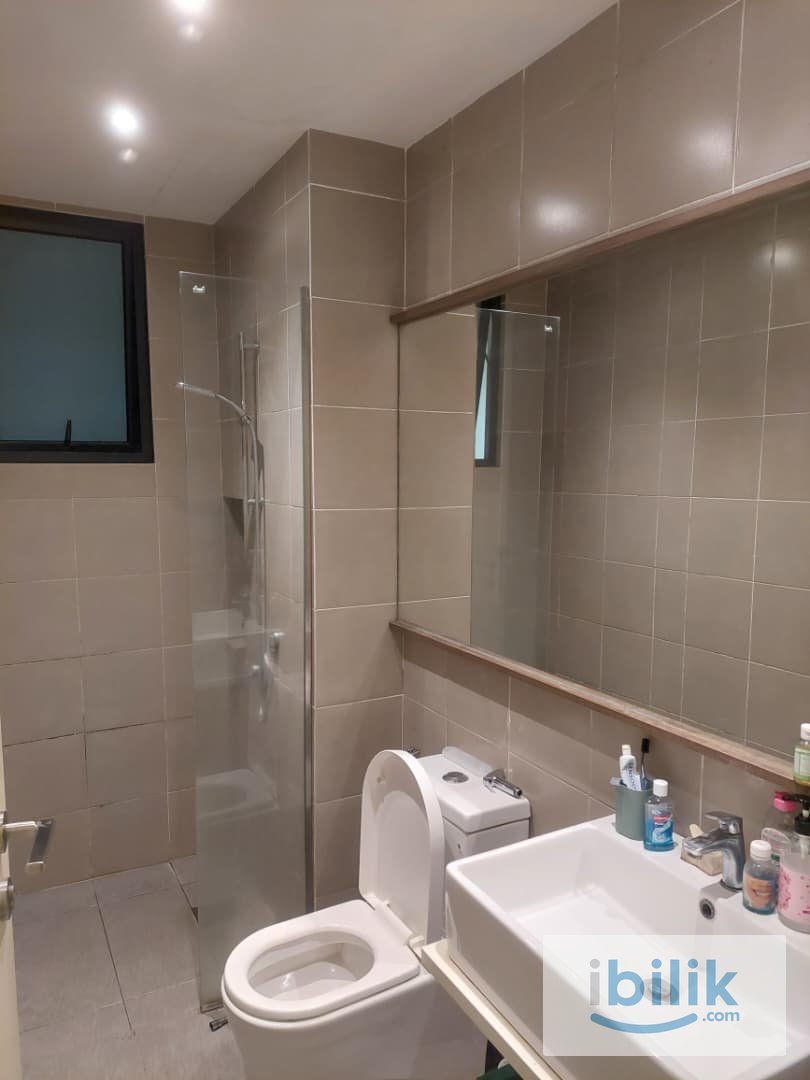Fully Furnished Masterroom Queen Size Bed for rent - Image 4