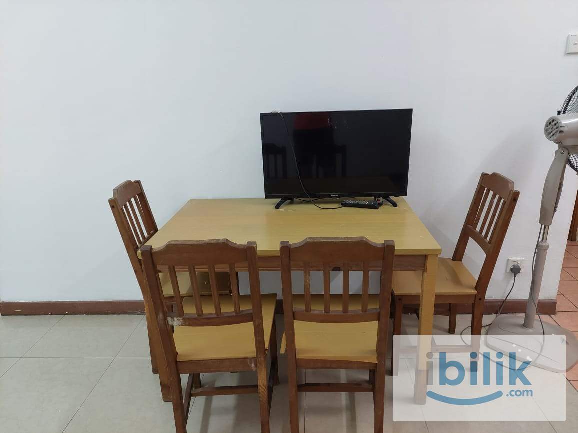 Middle Room at Bayu Tasik 2, Bandar Sri Permaisuri - Image 3