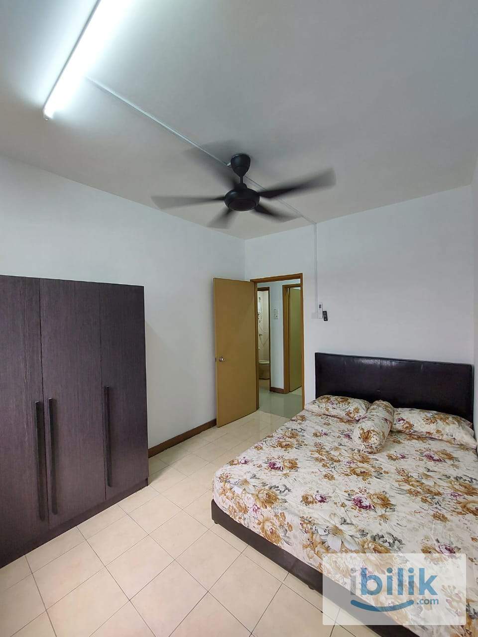 Middle Room at Bayu Tasik 2, Bandar Sri Permaisuri - Image 1