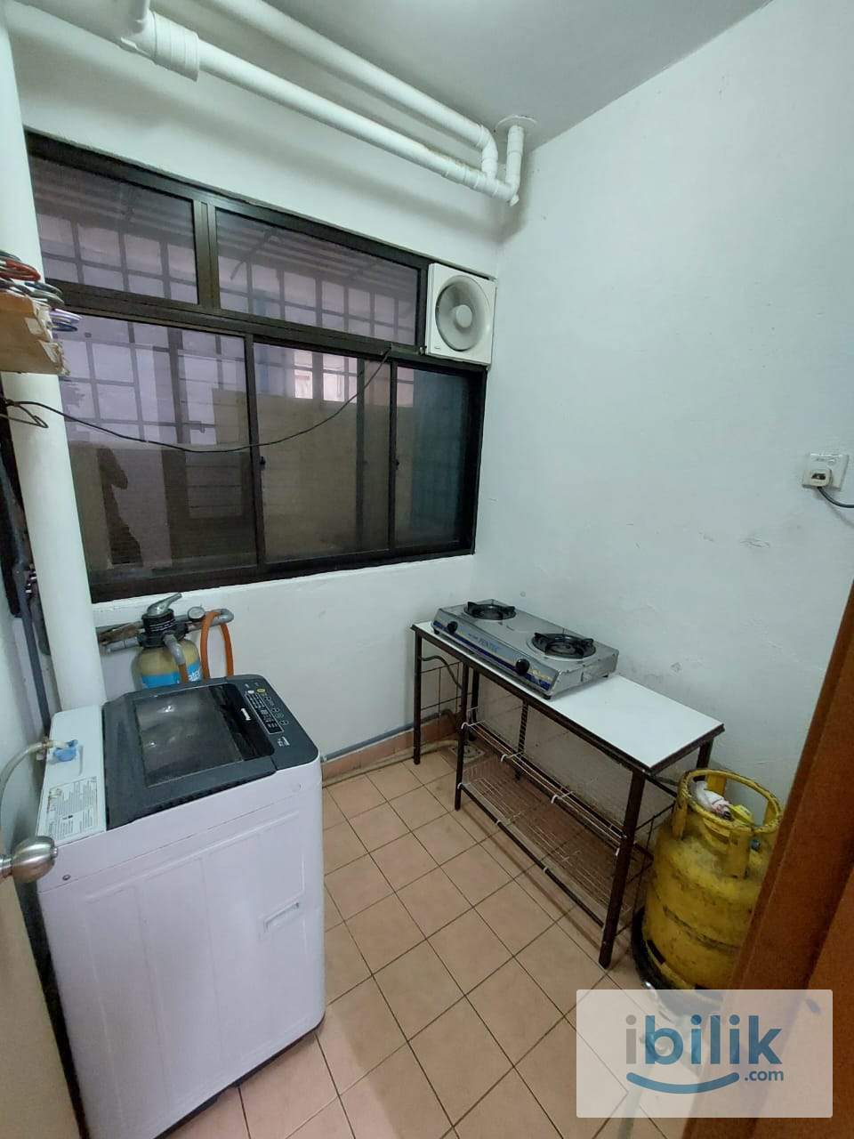 Middle Room at Bayu Tasik 2, Bandar Sri Permaisuri - Image 2