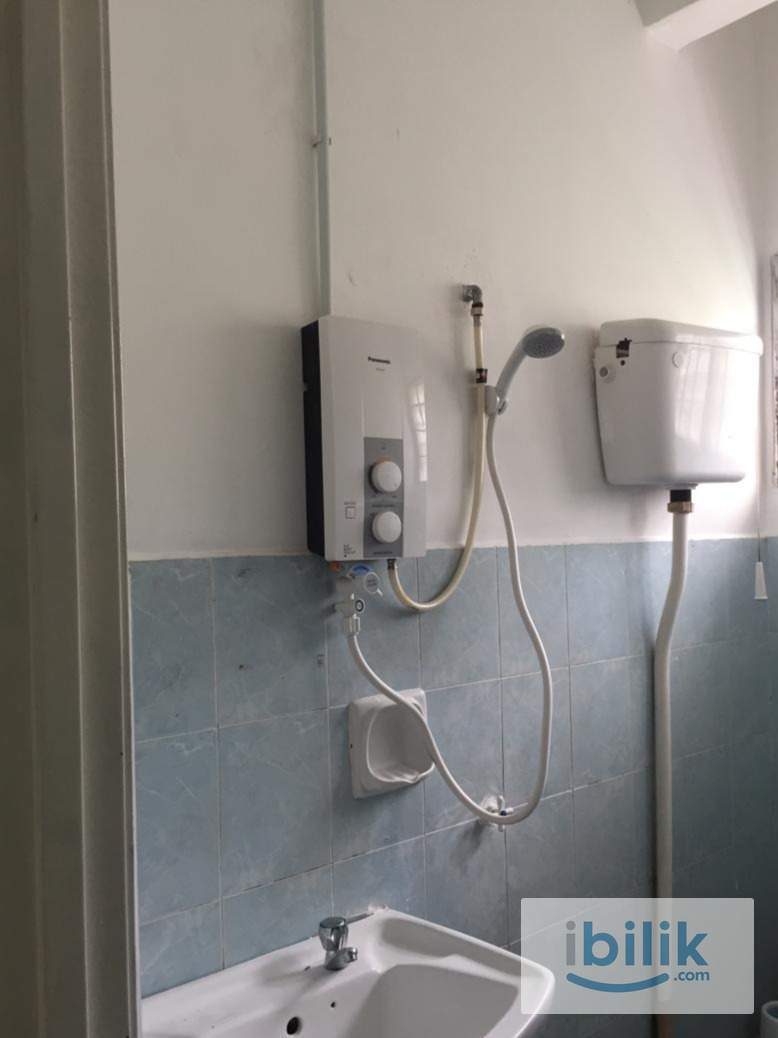 Sharing Room with toilet inside - Image 2