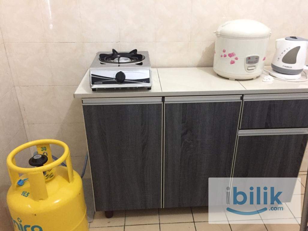 Sharing Room with toilet inside - Image 3