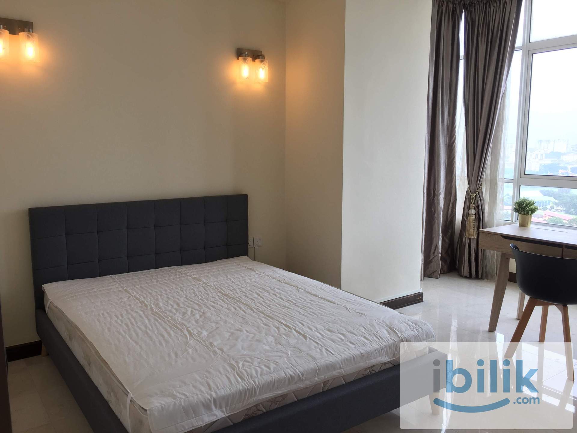 Designer Cozy Fully Furnished Middle Room in The Orion Condominium - Image 4