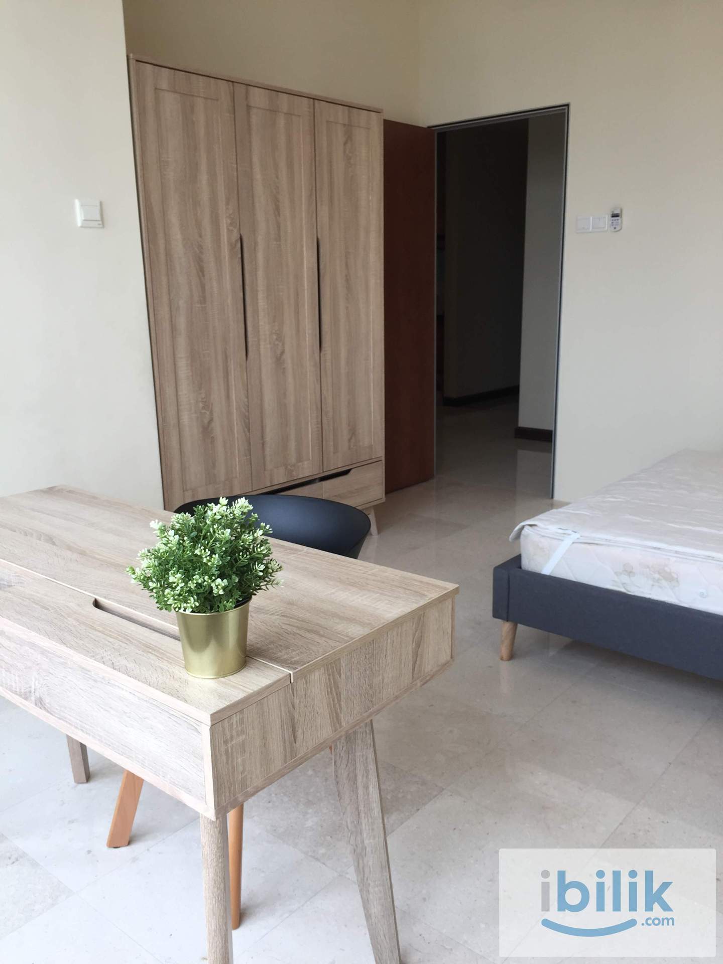 Designer Cozy Fully Furnished Middle Room in The Orion Condominium - Image 6