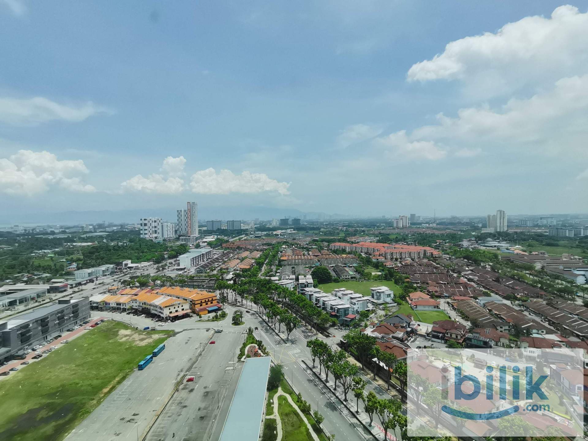 Evoke Residence Master Room (with attached bathroom) at Seberang Perai, Penang - Image 1