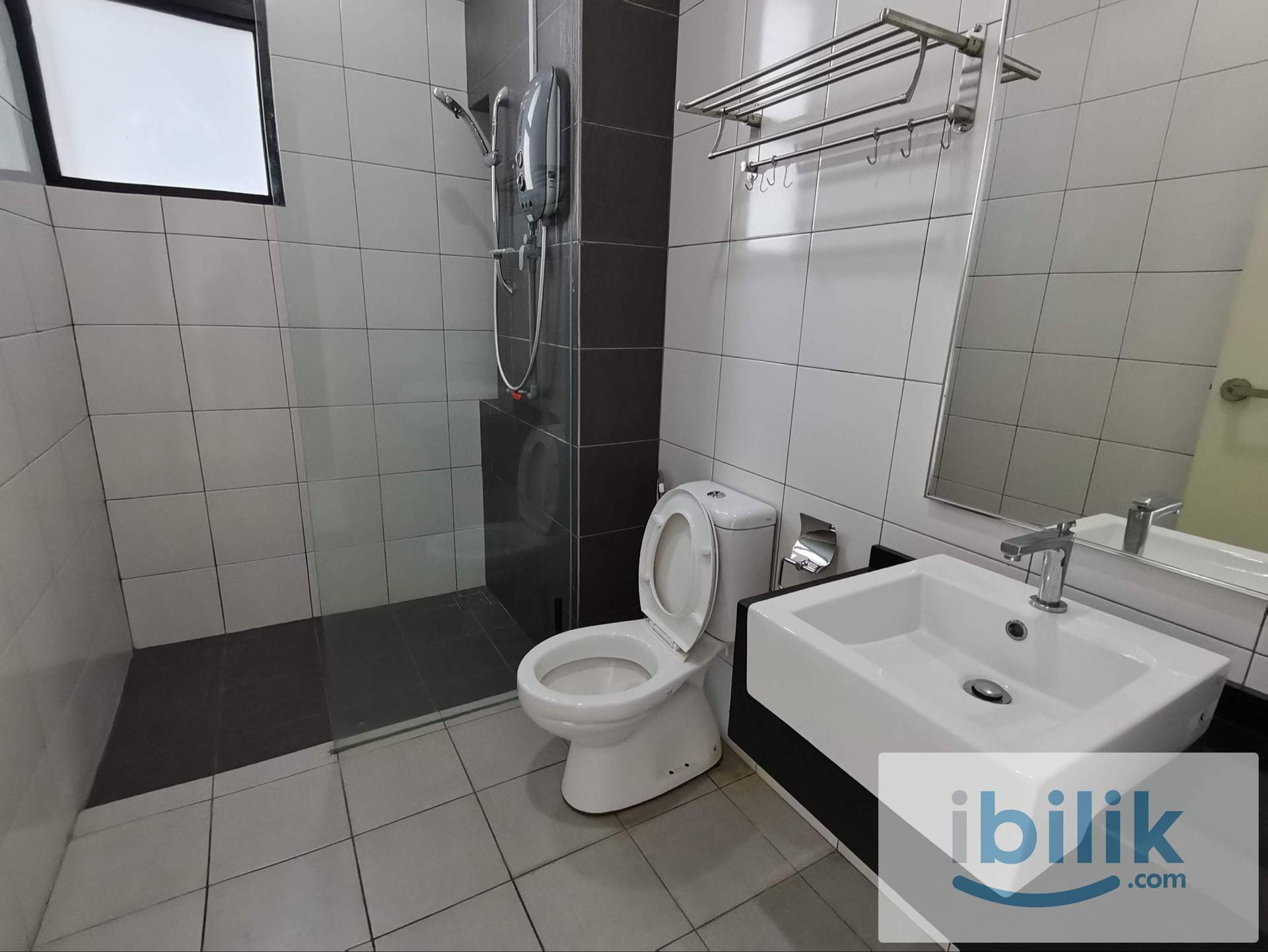 Evoke Residence Master Room (with attached bathroom) at Seberang Perai, Penang - Image 3