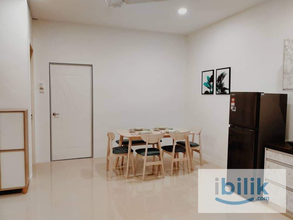 Master room with attached bathroom at Evoke Residence, Seberang Prai  - Image 4