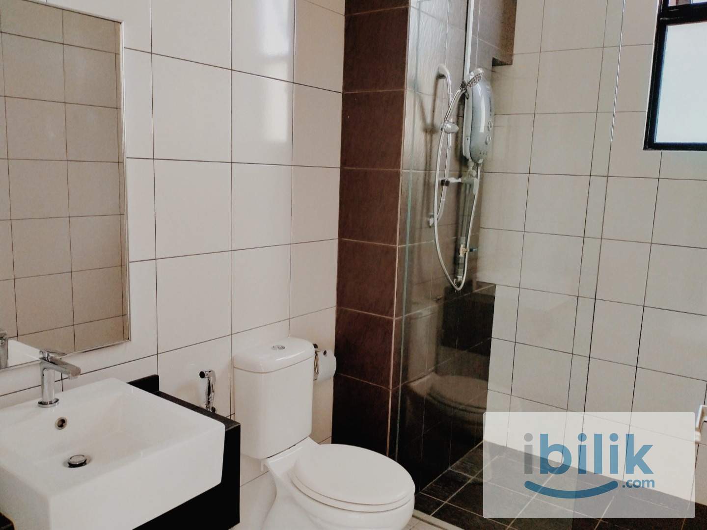 Master room with attached bathroom at Evoke Residence, Seberang Prai  - Image 6