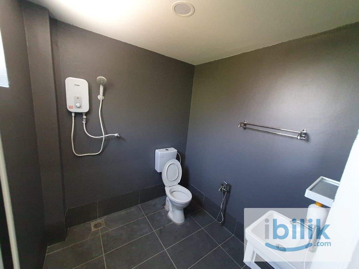Female Medium Room + Private Bathroom For Rent @ Teluk Intan - Image 3