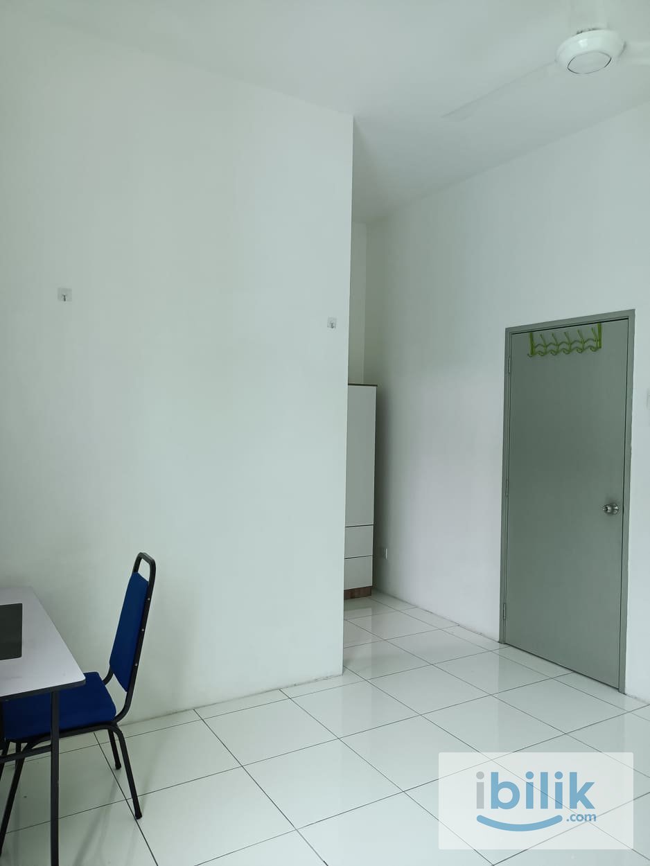 BIg first floor Middle Room at Maple Residence, Butterworth - Image 5