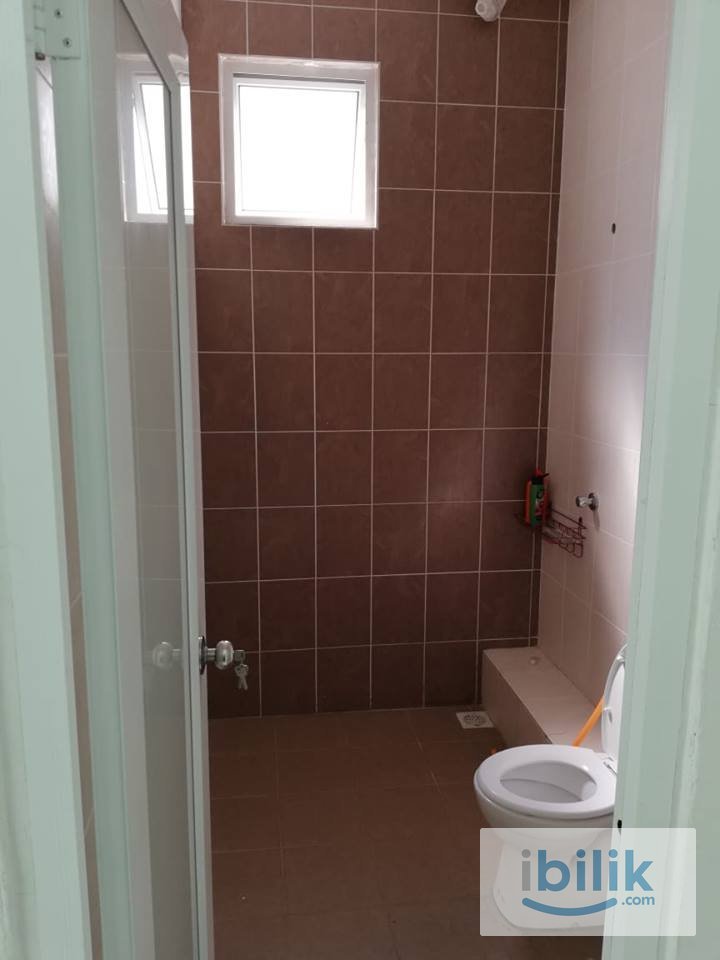 BIg first floor Middle Room at Maple Residence, Butterworth - Image 2
