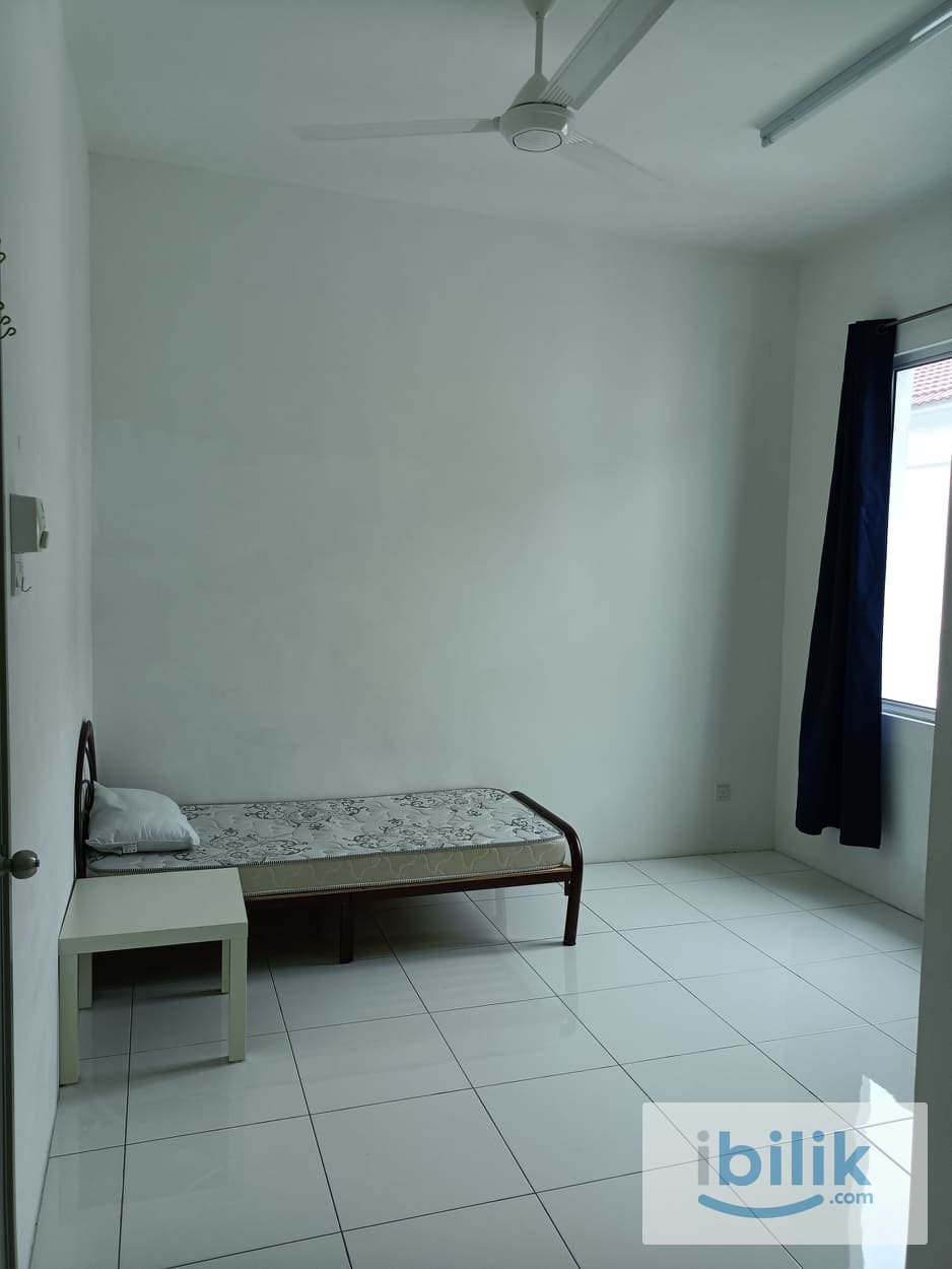 BIg first floor Middle Room at Maple Residence, Butterworth - Image 1