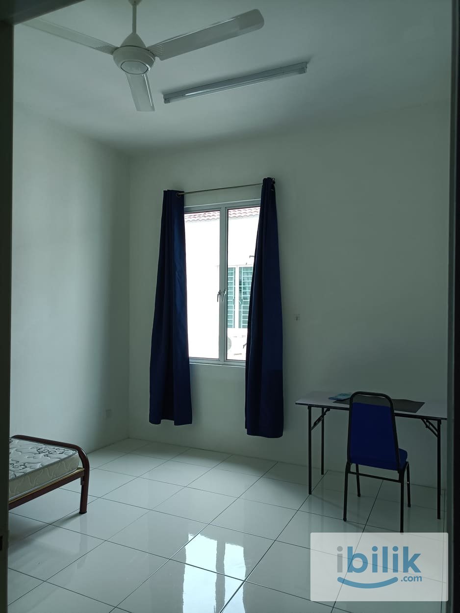 BIg first floor Middle Room at Maple Residence, Butterworth - Image 3