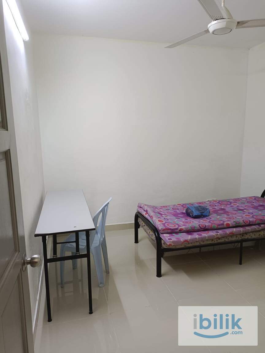 Spacious Medium Room For Female @ Kelana Jaya SS5A - Image 1