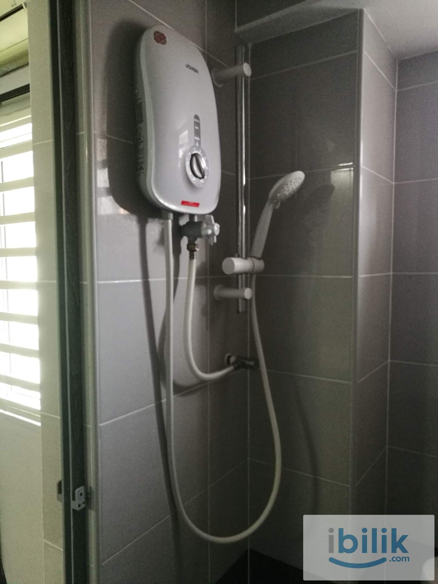 Middle Room with private bathroom near Bandar Perda, Iconcity and Autocity move in immediately - Image 2