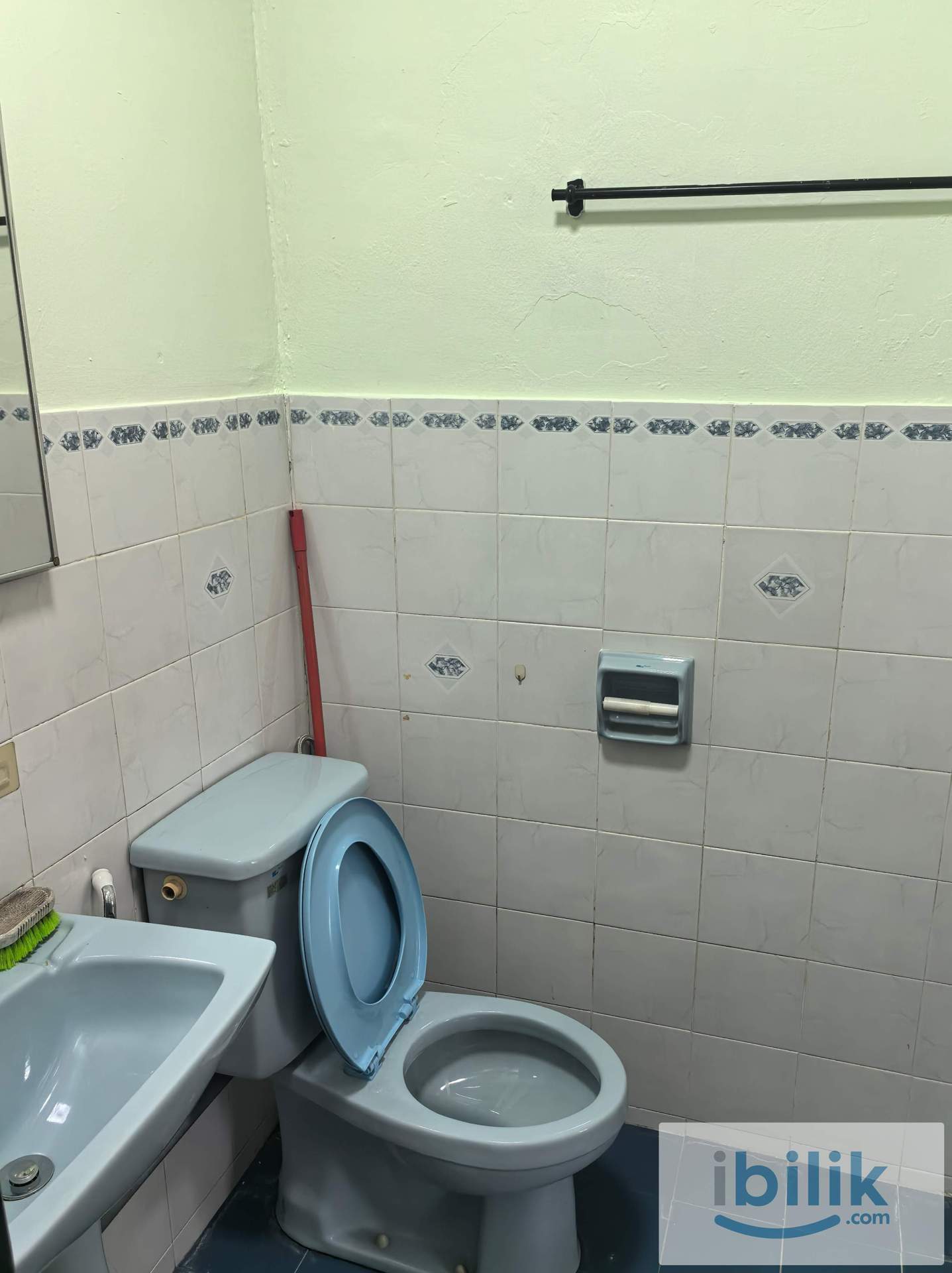 De Tropicana Master Room, Kuchai Lama with Attached Bathroom and Sheltered Carpark - Image 4