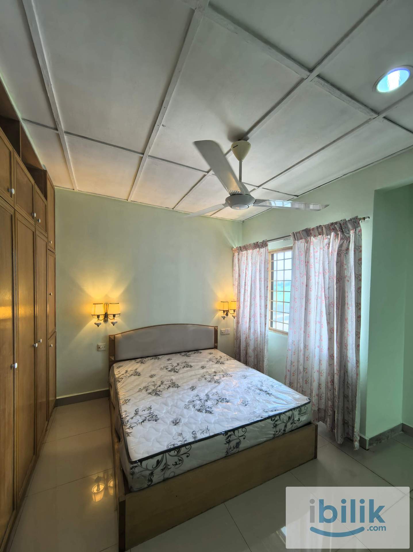 De Tropicana Master Room, Kuchai Lama with Attached Bathroom and Sheltered Carpark - Image 1