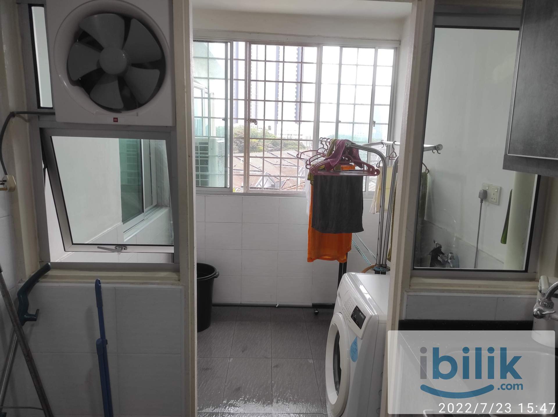 Small Room with Aircon - Image 4