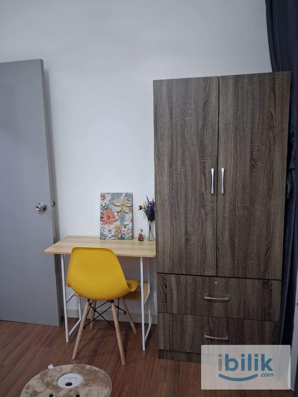Middle Room - Mix Gender - Image 2