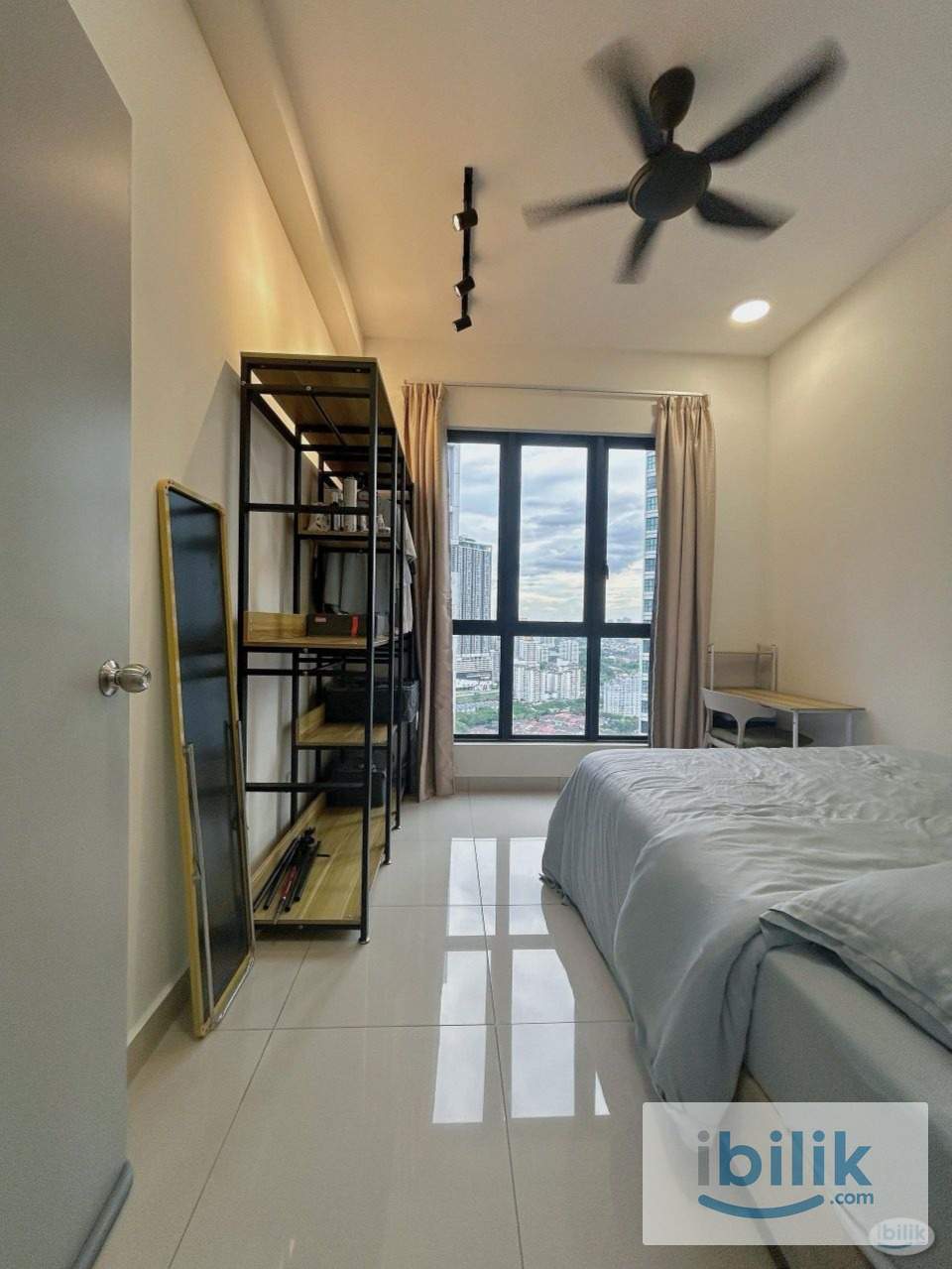 Cozy Middle Room @ Old Klang Road (6 mins to Sunway & Midvalley) - Image 1