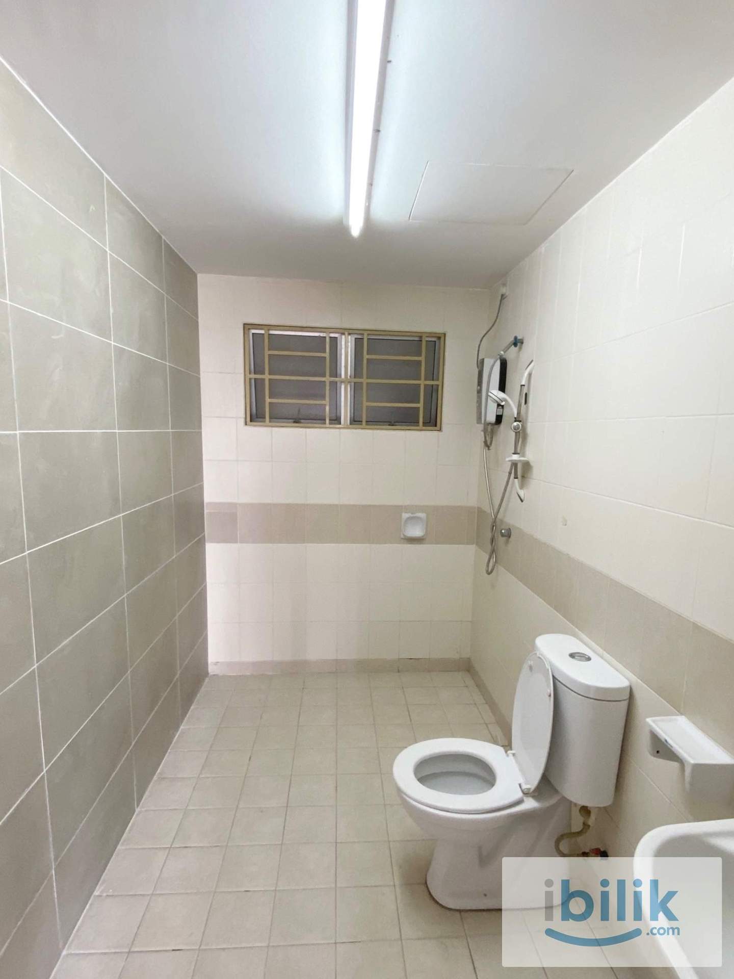 Premium fully furnished Single room with air cond. Approx 5mins driving to Alam Sutera and BK5 LRT station - Image 6