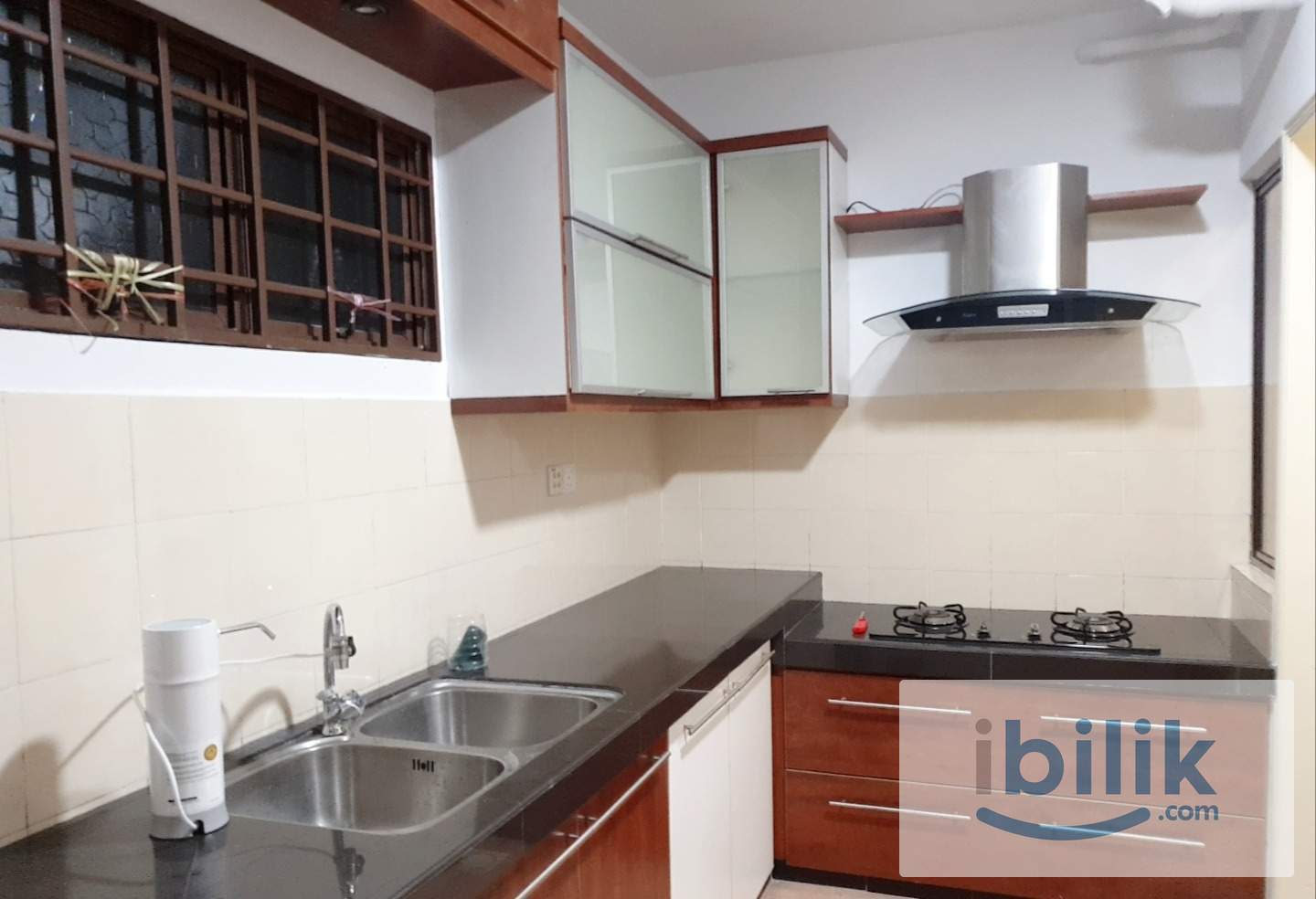 Near to Surian MRT! Middle Room at Palm Spring, Kota Damansara! Fully Renovated!! Free WIFI, Utilities & Cleaning - Image 6