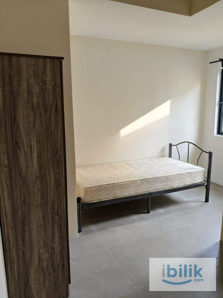 Room with Own Attached Bathroom - Image 4